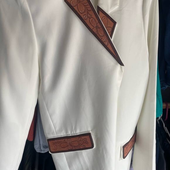 White blazer with leather tooling. Never worn. Just beautiful. - Picture 3 of 3